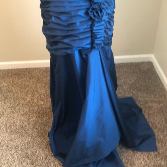 Long evening gown - Picture 6 of 7